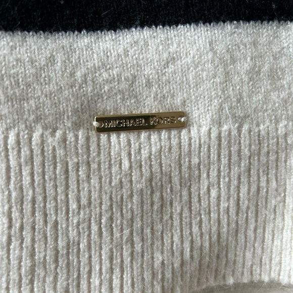 MICHAEL KORS Turtleneck Sweater - Picture 2 of 3